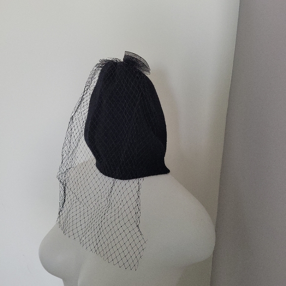 Black beanie - Picture 2 of 6